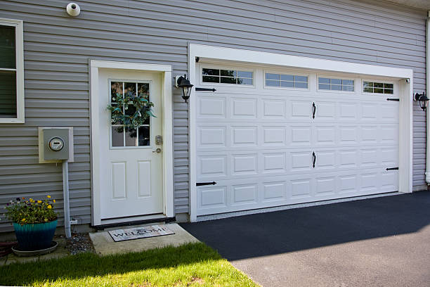 24/7 Emergency Garage Door Panel Replacement experts in Fall Creek, WI